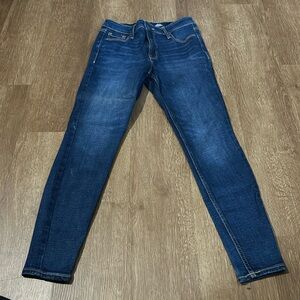 Woman’s size 2 petite. Old Navy Rockstar skinny jeans
